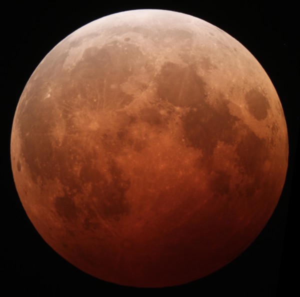 Lunar_eclipse_October_8_2014_California_Alfredo_Garcia_Jr_mideclipse