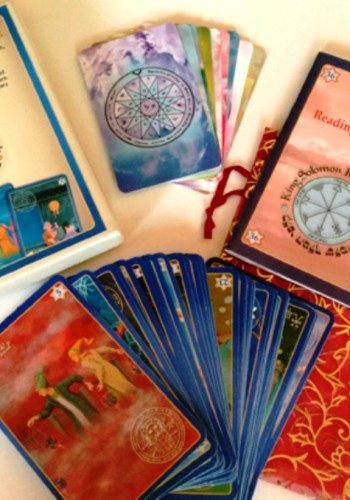 How to Read Tarot and Oracle Cards